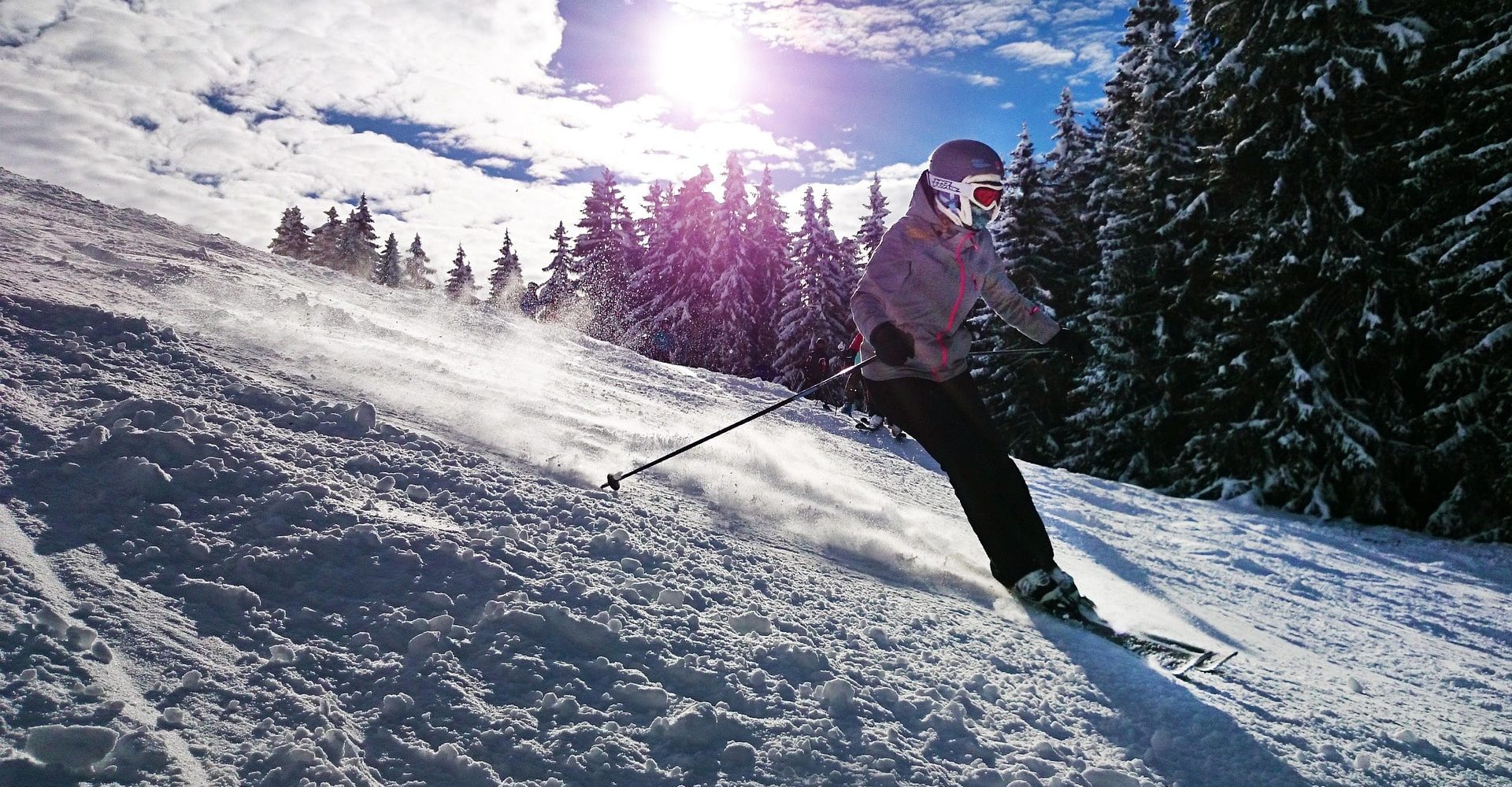 Persona esquiando en Benasque